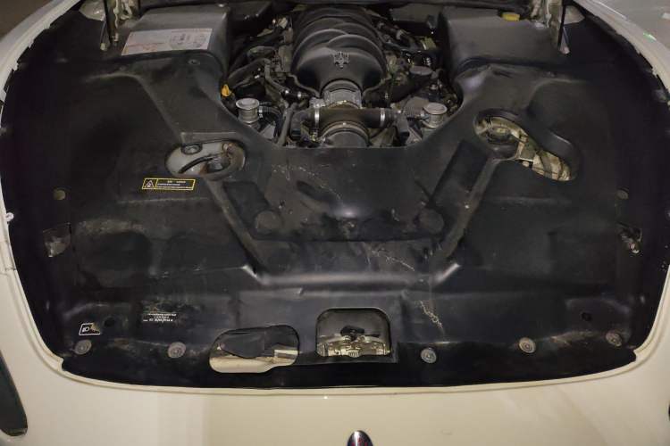Used Maserati GranTurismo 2007 4.2L Standard Edition Engine Bay