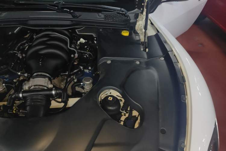 Used Maserati GranTurismo 2007 4.2L Standard Edition Engine Bay Left