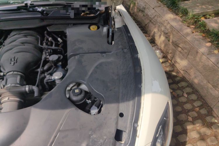 Used Maserati GranTurismo 2007 4.2L Standard Edition Engine Bay Left