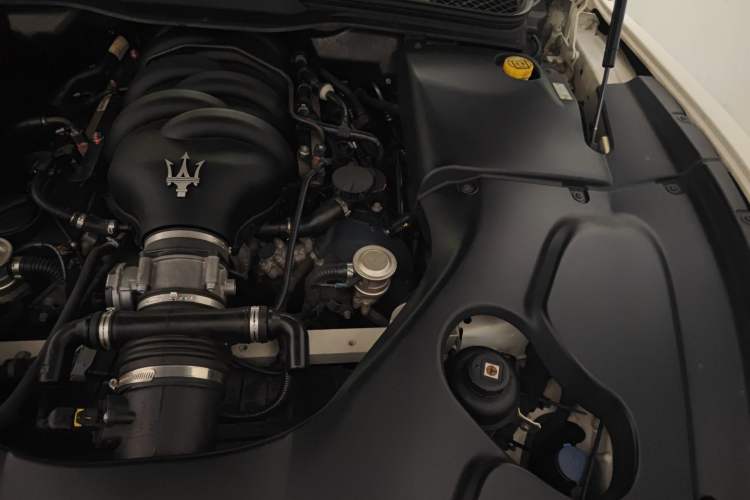 Used Maserati GranTurismo 2007 4.2L Standard Edition Engine Bay Left