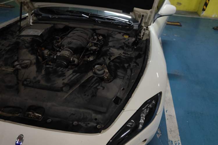 Used Maserati GranTurismo 2007 4.2L Standard Edition Engine Bay Left