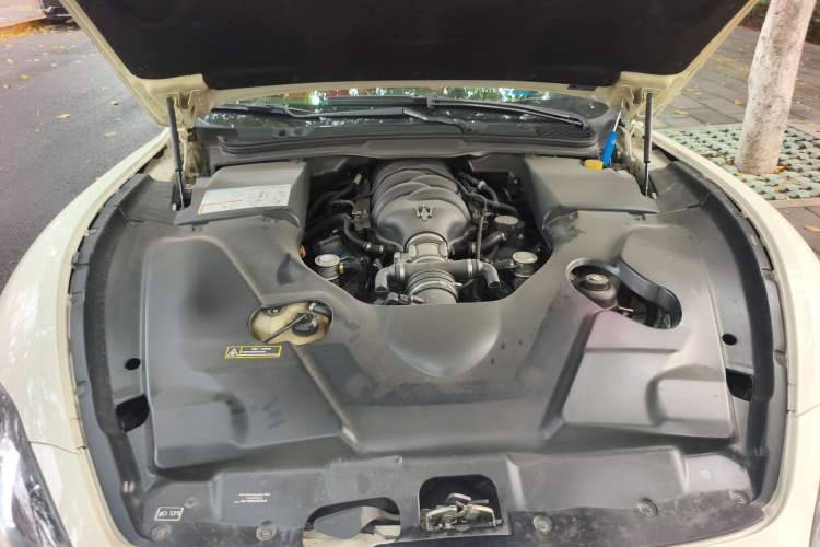 Used Maserati GranTurismo 2007 4.2L Standard Edition Engine Bay