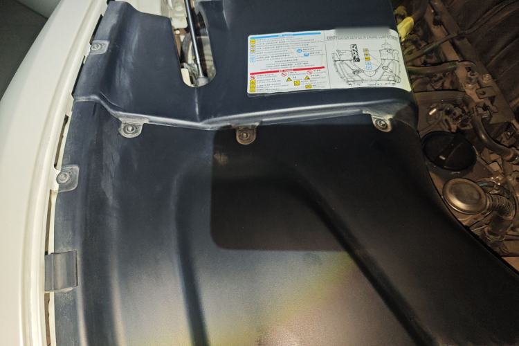 Used Maserati GranTurismo 2007 4.2L Standard Edition Engine Bay Right
