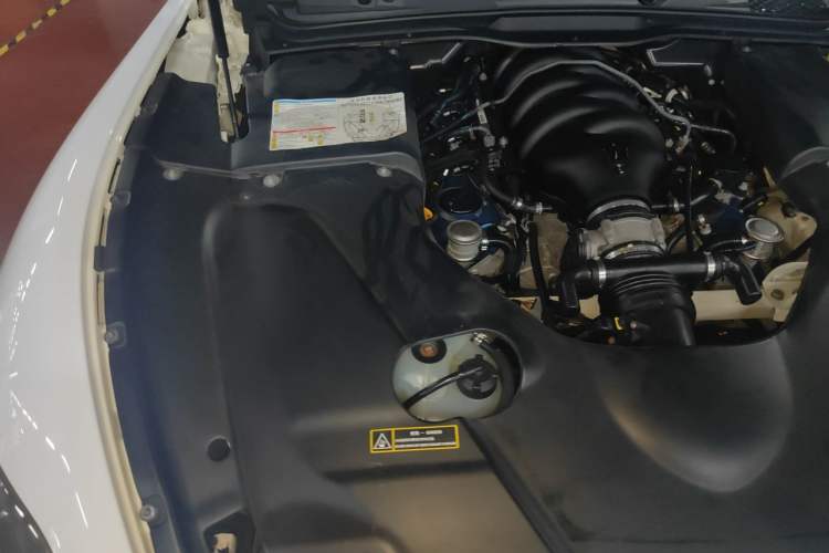 Used Maserati GranTurismo 2007 4.2L Standard Edition Engine Bay Right