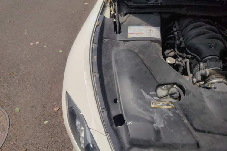 Used Maserati GranTurismo 2007 4.2L Standard Edition Engine Bay Right
