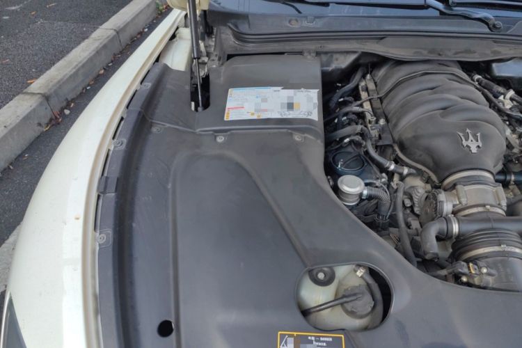 Used Maserati GranTurismo 2007 4.2L Standard Edition Engine Bay Right
