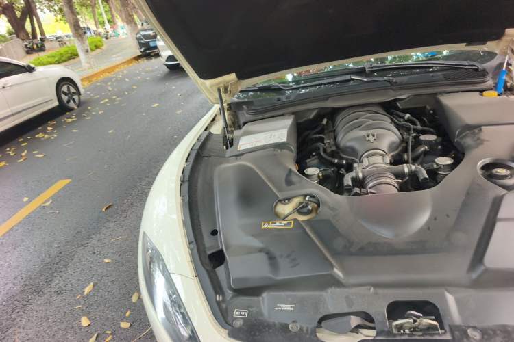 Used Maserati GranTurismo 2007 4.2L Standard Edition Engine Bay Right