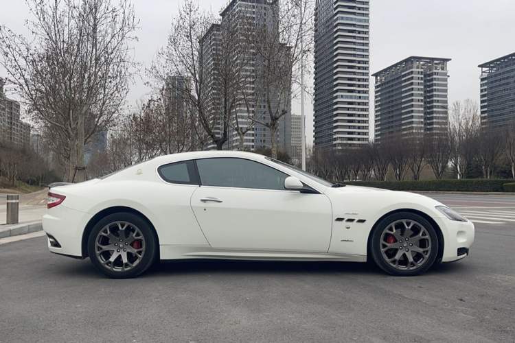 Used Maserati GranTurismo 2007 4.2L Standard Edition Exterior 2