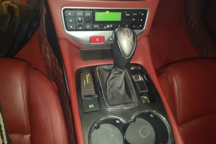 Used Maserati GranTurismo 2007 4.2L Standard Edition Gear Lever