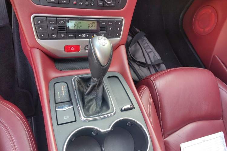 Used Maserati GranTurismo 2007 4.2L Standard Edition Gear Lever