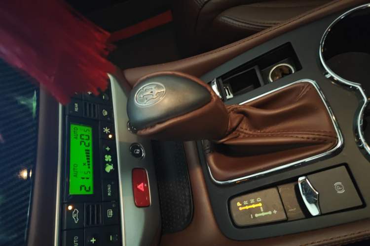 Used Maserati GranTurismo 2007 4.2L Standard Edition Gear Lever