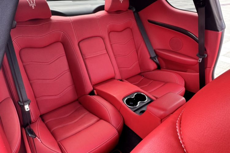 Used Maserati GranTurismo 2007 4.2L Standard Edition Interior 10