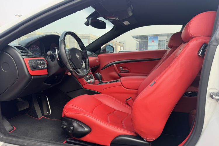 Used Maserati GranTurismo 2007 4.2L Standard Edition Interior 11