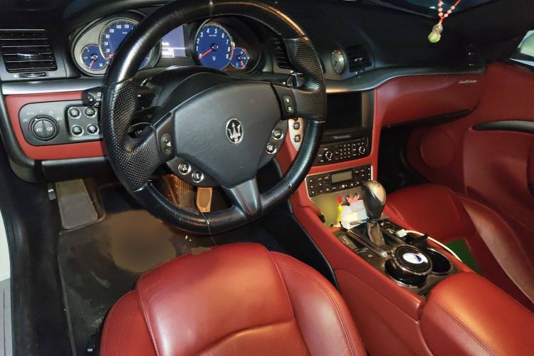 Used Maserati GranTurismo 2007 4.2L Standard Edition Interior 2