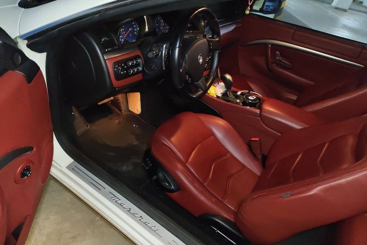Used Maserati GranTurismo 2007 4.2L Standard Edition Interior 3