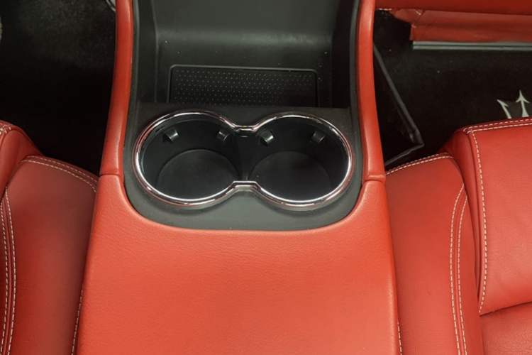 Used Maserati GranTurismo 2007 4.2L Standard Edition Interior 4