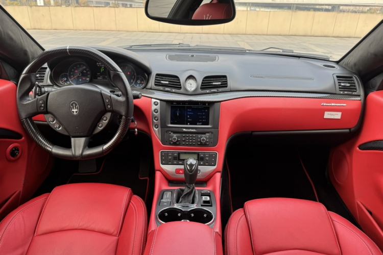 Used Maserati GranTurismo 2007 4.2L Standard Edition Interior 4