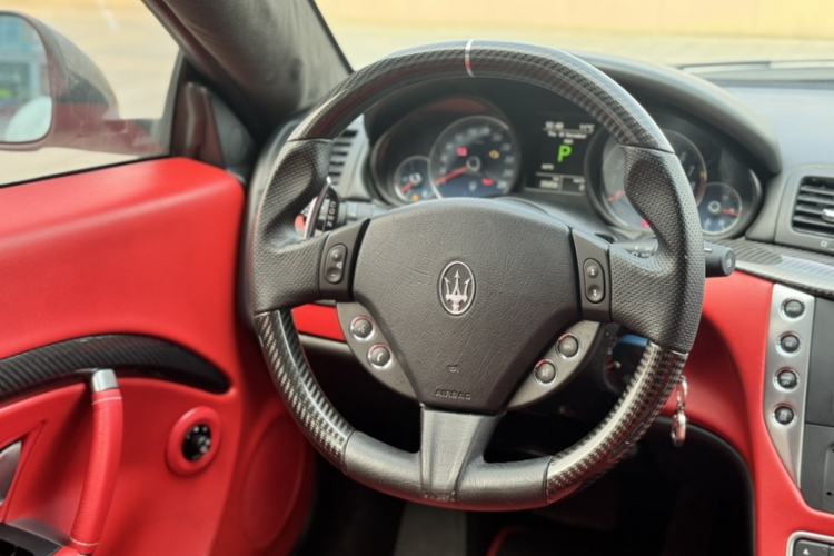 Used Maserati GranTurismo 2007 4.2L Standard Edition Interior 5