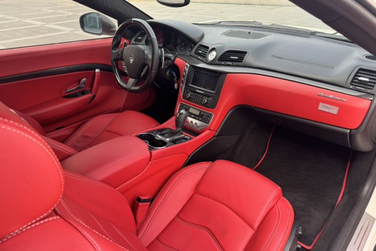 Used Maserati GranTurismo 2007 4.2L Standard Edition Interior 7