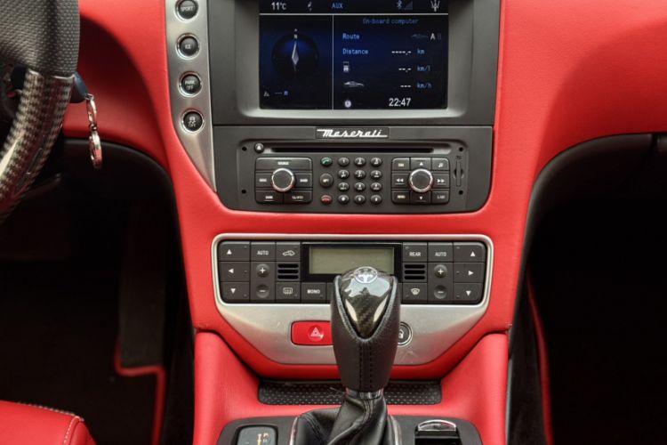 Used Maserati GranTurismo 2007 4.2L Standard Edition Interior 9