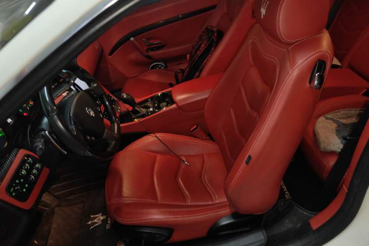 Used Maserati GranTurismo 2007 4.2L Standard Edition Left Front Seat