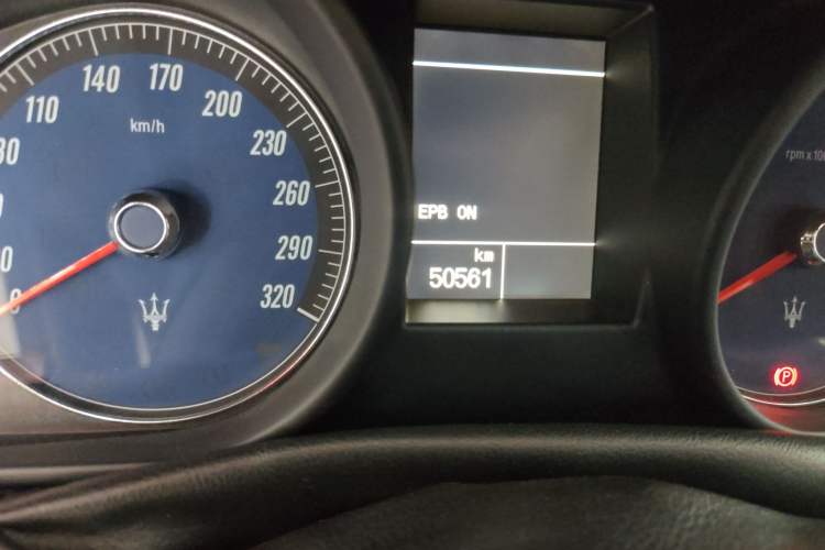 Used Maserati GranTurismo 2007 4.2L Standard Edition Odometer Close Up