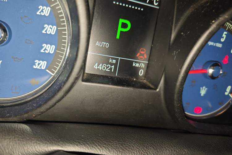 Used Maserati GranTurismo 2007 4.2L Standard Edition Odometer Close Up