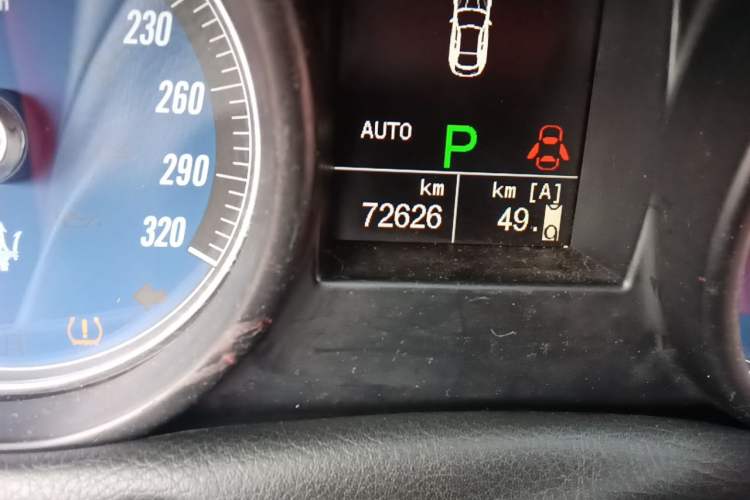 Used Maserati GranTurismo 2007 4.2L Standard Edition Odometer Close Up