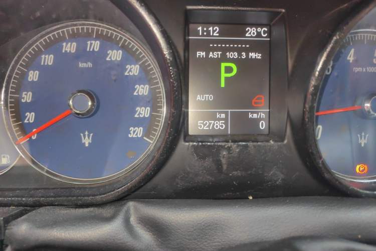 Used Maserati GranTurismo 2007 4.2L Standard Edition Odometer Close Up