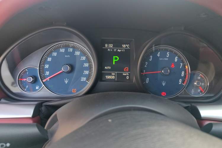 Used Maserati GranTurismo 2007 4.2L Standard Edition Odometer Close Up