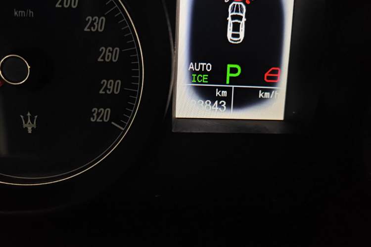 Used Maserati GranTurismo 2007 4.2L Standard Edition Odometer Close Up