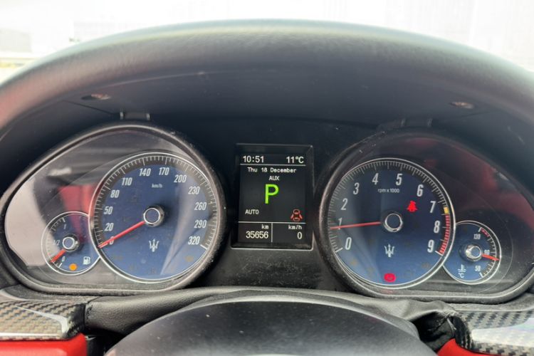 Used Maserati GranTurismo 2007 4.2L Standard Edition Odometer Close Up
