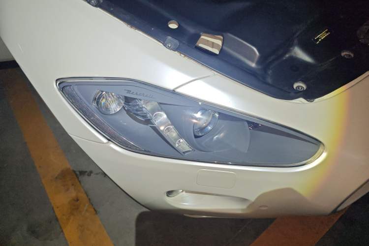 Used Maserati GranTurismo 2007 4.2L Standard Edition Right Front Headlight
