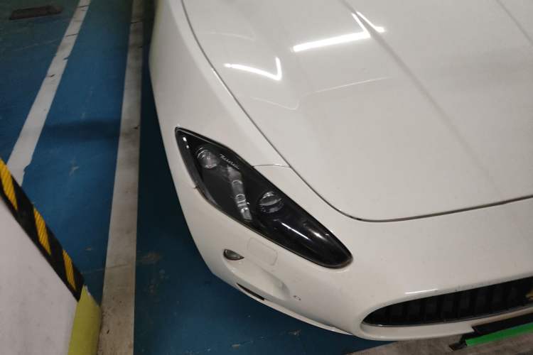 Used Maserati GranTurismo 2007 4.2L Standard Edition Right Front Headlight