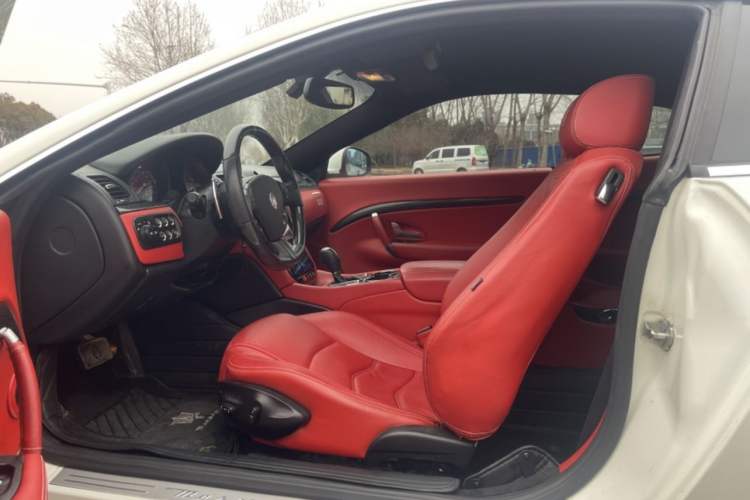 Used Maserati GranTurismo 2007 4.2L Standard Edition Right Front Seat