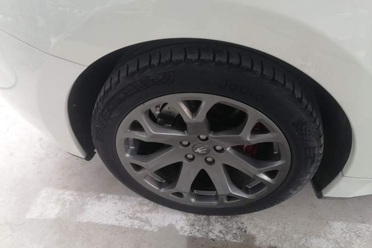 Used Maserati GranTurismo 2007 4.2L Standard Edition Right Rear Wheel Hub