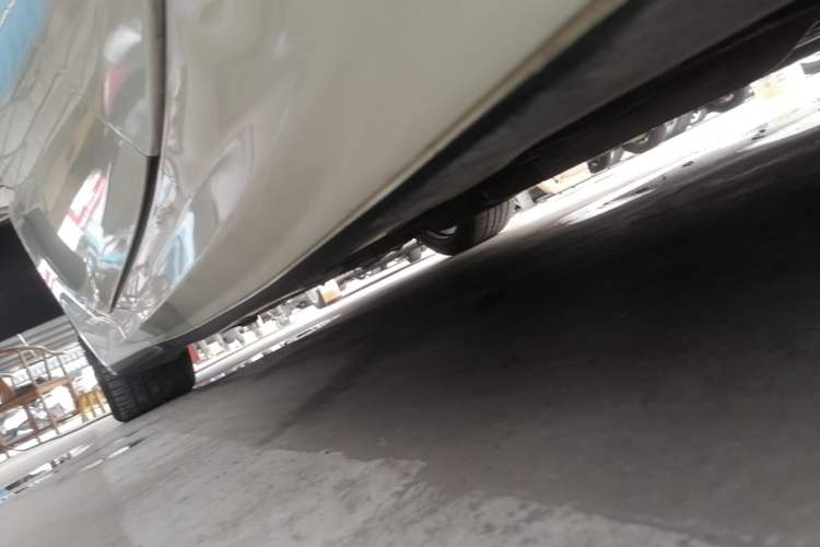 Used Maserati GranTurismo 2007 4.2L Standard Edition Right Side Sill