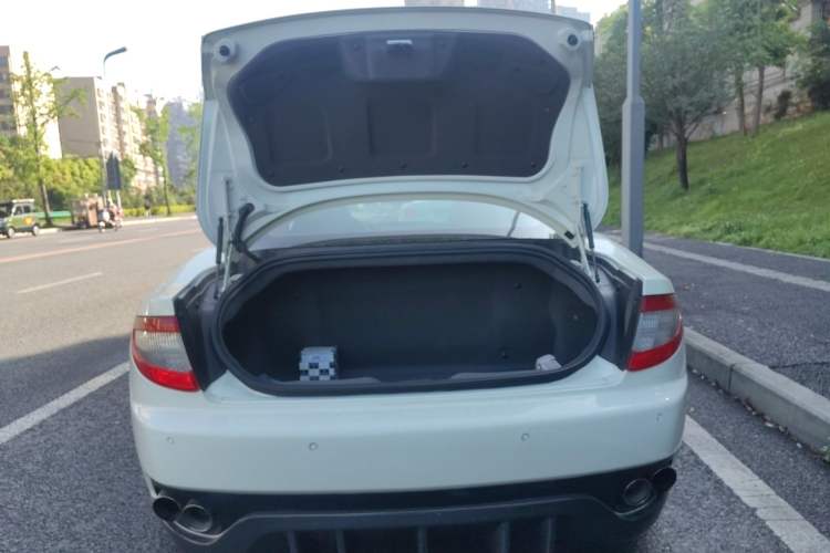 Used Maserati GranTurismo 2007 4.2L Standard Edition Trunk