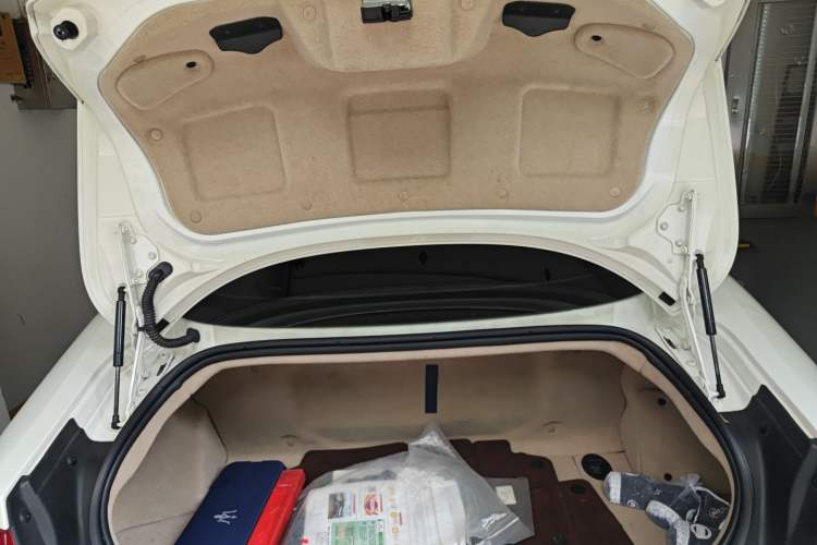 Used Maserati GranTurismo 2007 4.2L Standard Edition Trunk