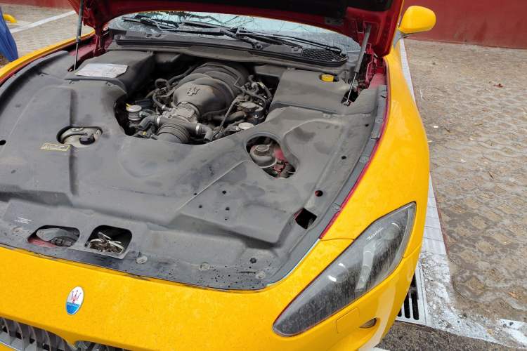 Used Maserati GranTurismo 2007 4.2L Standard Edition Engine Bay Left