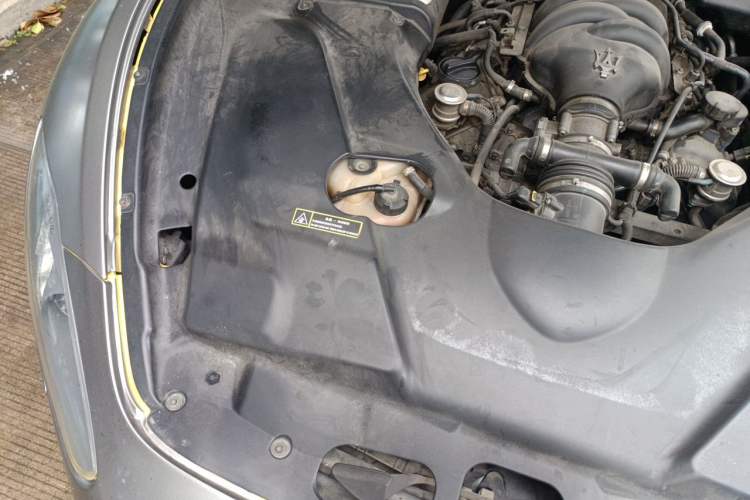 Used Maserati GranTurismo 2007 4.2L Standard Edition Engine Bay Right