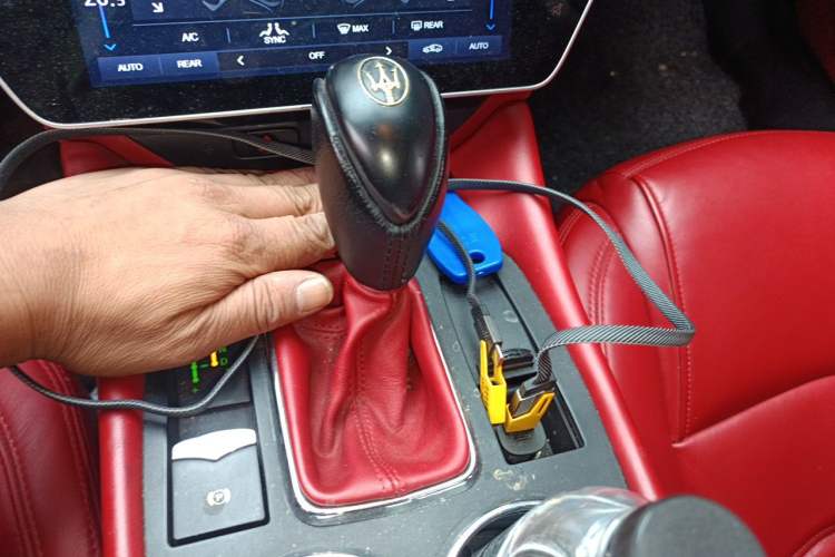 Used Maserati GranTurismo 2007 4.2L Standard Edition Gear Lever