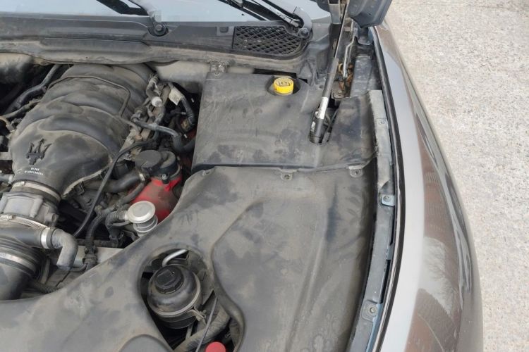 Used Maserati GranTurismo 2008 4.7L Sport Engine Bay Left
