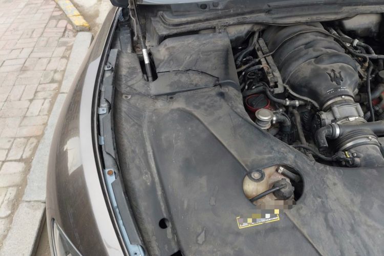 Used Maserati GranTurismo 2008 4.7L Sport Engine Bay Right