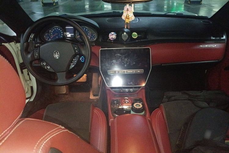 Used Maserati GranTurismo 2008 4.7L Sport Center Console