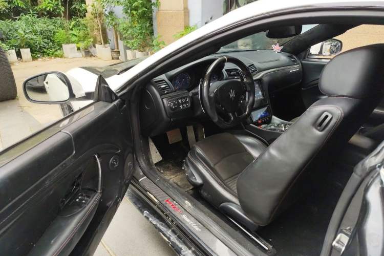 Used Maserati GranTurismo 2008 4.7L Sport Driver Seat