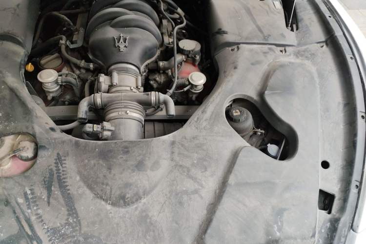 Used Maserati GranTurismo 2008 4.7L Sport Engine Bay Left