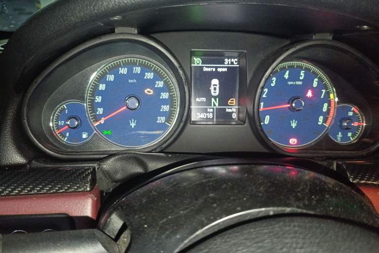 Used Maserati GranTurismo 2008 4.7L Sport Odometer Close Up