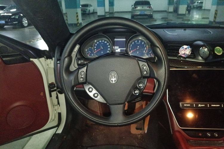 Used Maserati GranTurismo 2008 4.7L Sport Steering Wheel