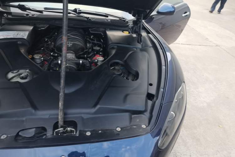 Used Maserati GranTurismo 2009 4.7L Sport Automatic Engine Bay Left